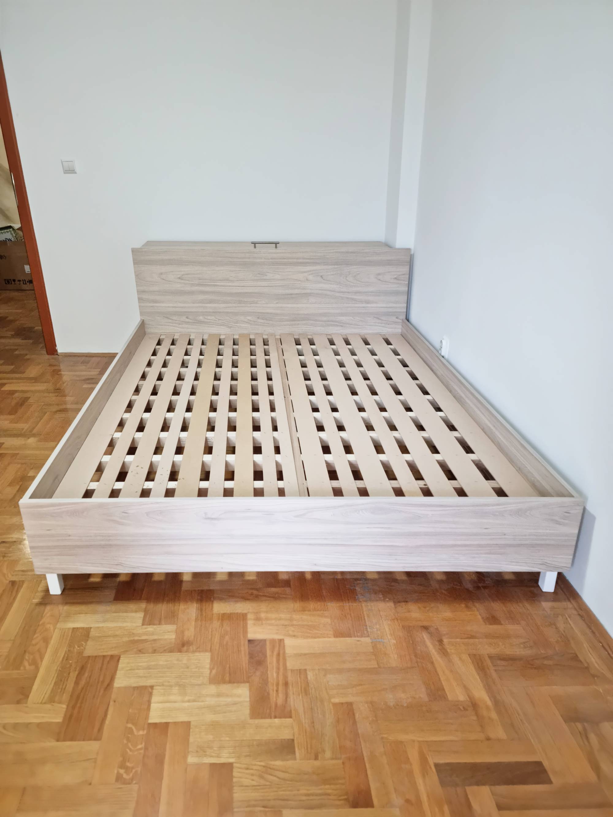Krevet od punog drveta po meri