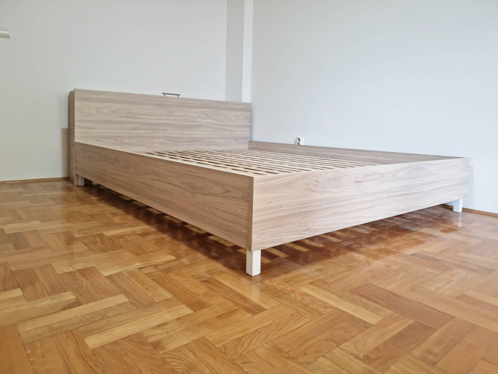 Krevet od punog drveta po meri