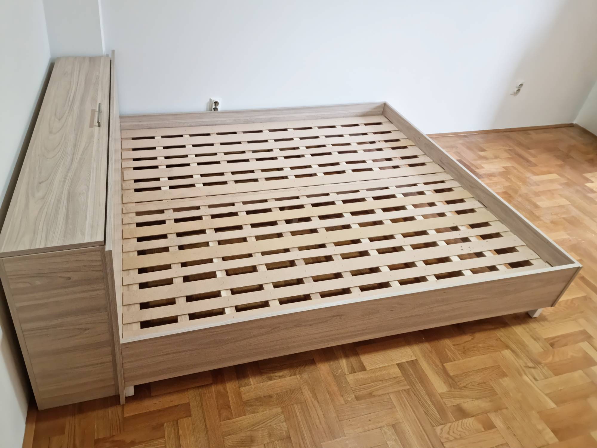Krevet od punog drveta po meri