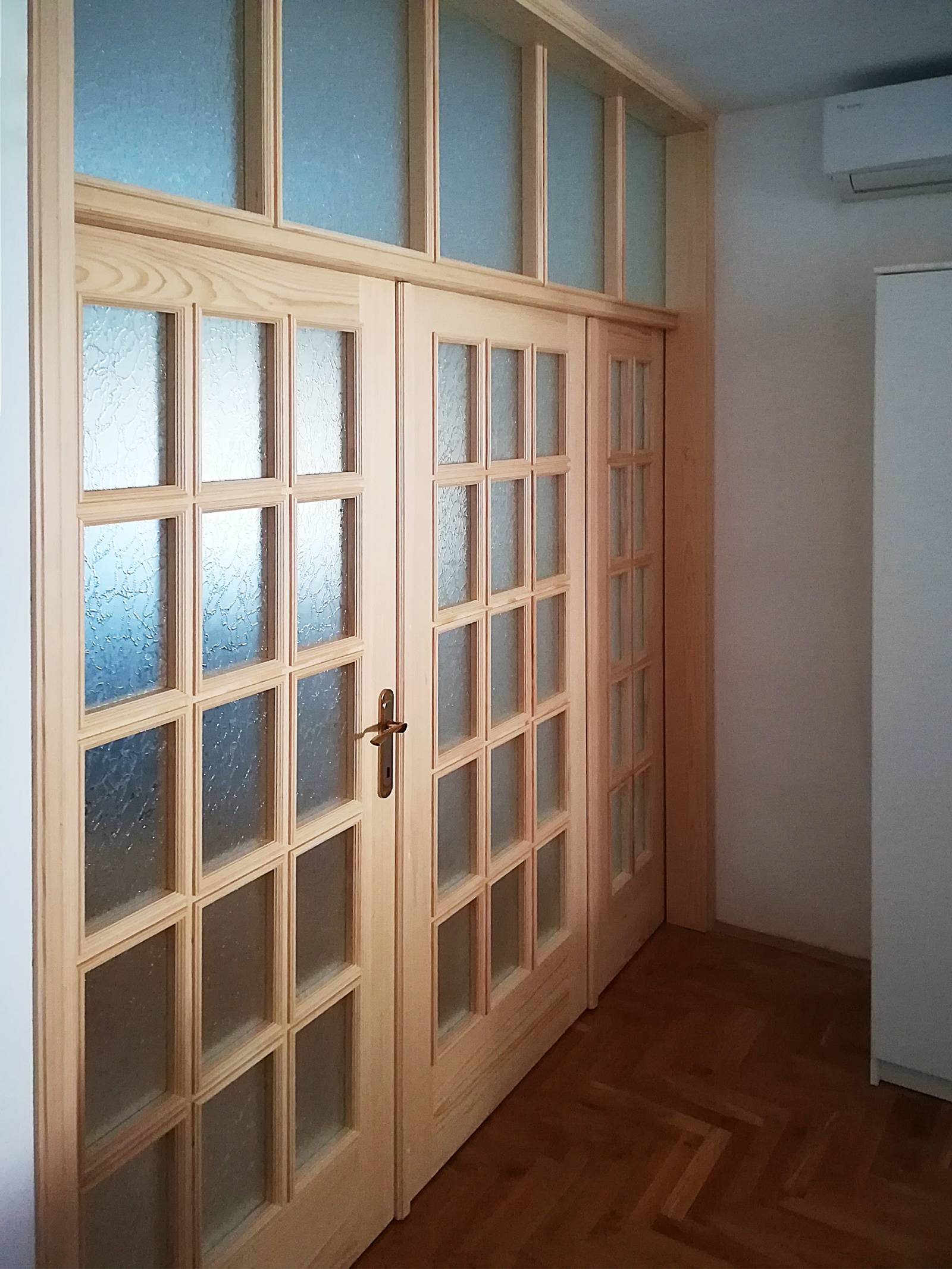 Ulazna i sobna vrata od punog drveta - masiva po meri Smederevo