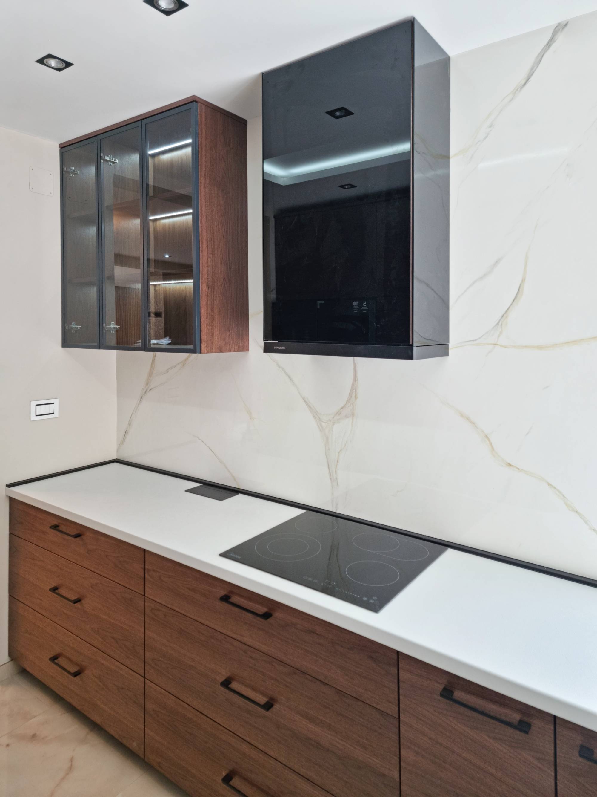 Kuhinje od furniranog medijapana; Kuhinja od furniranog oraha