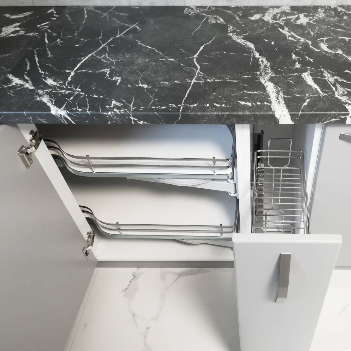 Polica za ulje sa klizacima